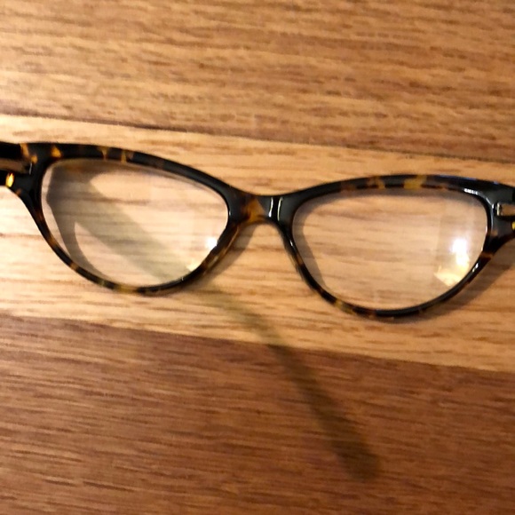 Millicent Bryce tortoise shell reading glasses - Picture 3 of 8